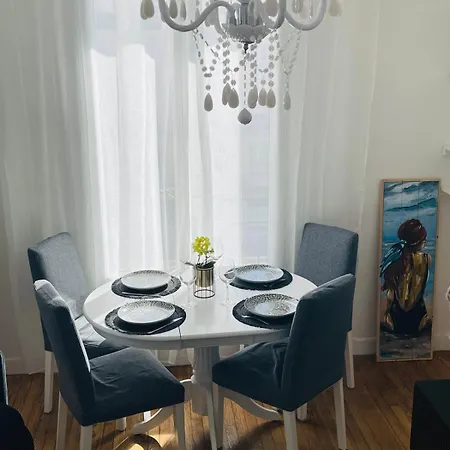 Perret Centre-ville 2 Ideales Apartman *